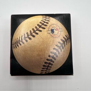 VINTAGE MLB Round‎ Playing Cards Baseball Parks Theme – Unused in Original Box